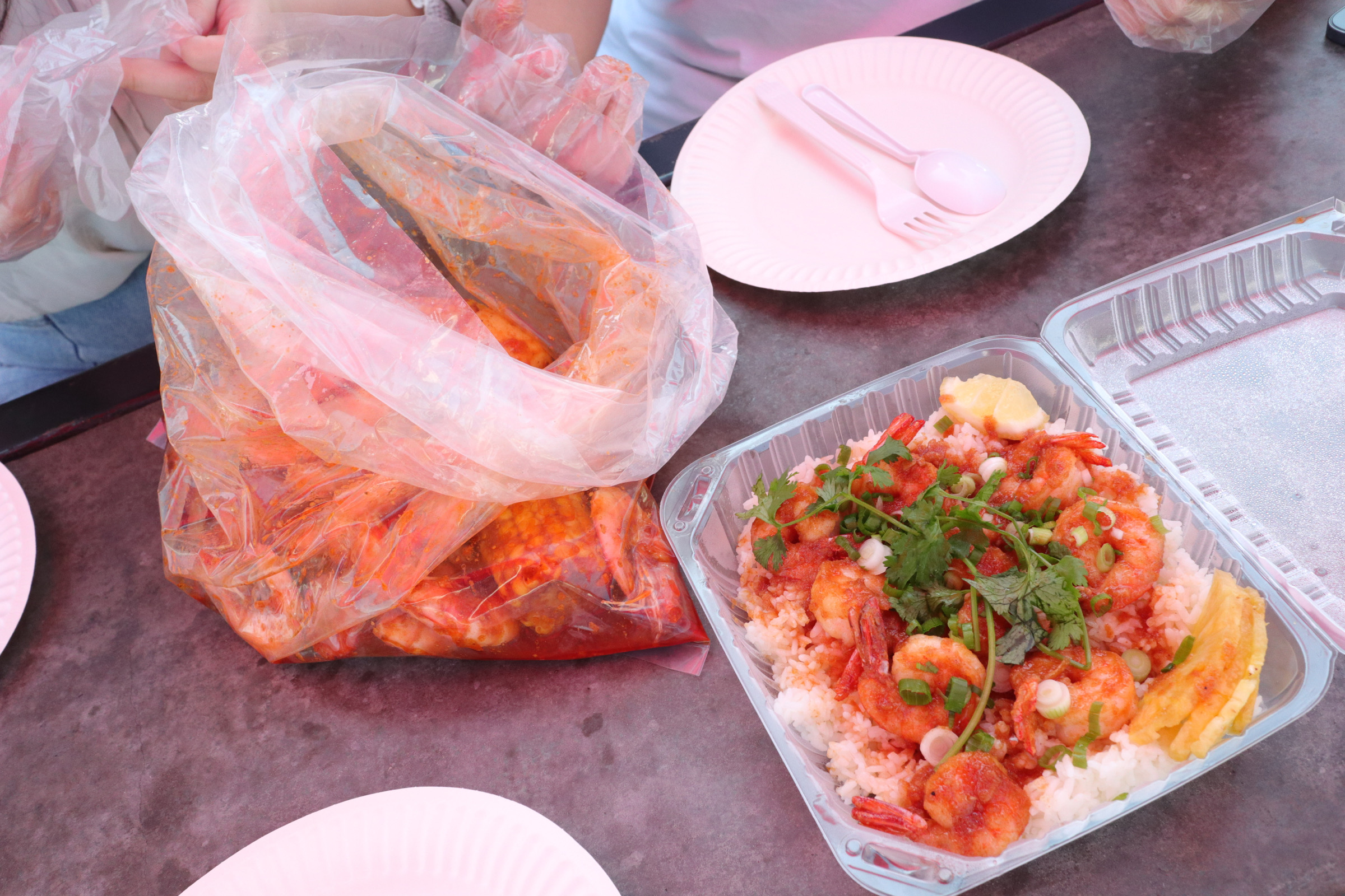 AJ’s Kitchen 一个路边的苍蝇小馆，手抓海鲜和虾虾盖饭很好吃！务必尝尝